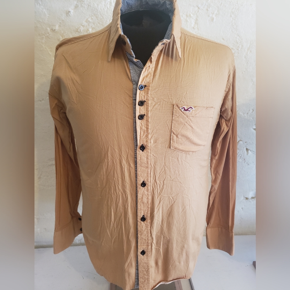 Hollister California Small Fitted Button Down Shirt.   FF139